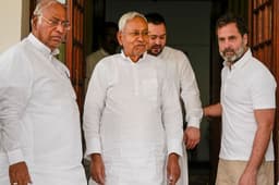 मिशन 2024 : राहुल गांधी और कांग्रेस अध्यक्ष खरगे से मिले नीतीश कुमार, पटना में जल्द होगी विपक्षी दलों की मीटिंग
