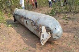 लड़ाकू विमान मिग-29 का तेल टैंक खुलकर जंगल में गिरा