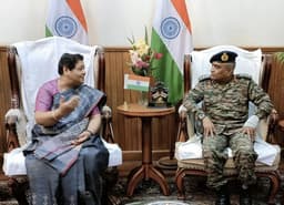 हिंसाग्रस्त क्षेत्रों का जायजा लेने मणिपुर पहुंचे थल सेनाध्यक्ष