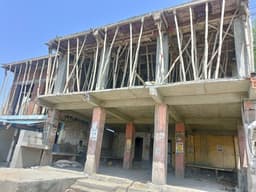 सोए रहे जिम्मेदार : तहसील और पशु चिकित्सालय की जमीन पर पंचायत ने बना दी दुकानें