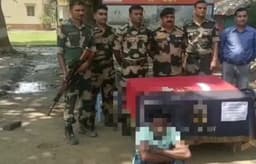 कोलकाता: मलाशय में छिपाए थे सोने के 12 बॉर, तस्कर पकड़ा