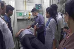Ghaziabad News: निरीक्षण करने पहुंचे नगर निगम के अधिकारी वाटर टैंक में गिरे, सिर में आई चोट, अस्पताल में कराया गया भर्ती