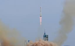 चीन ने लॉन्च किया शेनझोउ XVI स्पेस मिशन, पहली बार एक सामान्य नागरिक को अंतरिक्ष में भेजा