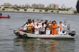 जगन्नाथ रथयात्रा की तैयारी: अहमदाबाद में निकाली जलयात्रा, 10  कलश के जल से किया साबरमती का अभिषेक