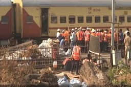 Odisha Train Accident : ट्रायल रन खत्म, दोनों ट्रैक पर यात्री ट्रेनों की आवाजाही शुरू