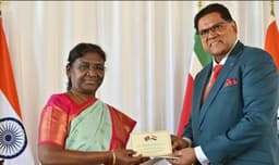 राष्ट्रपति द्रौपदी मुर्मू को सूरीनाम के सर्वोच्च नागरिक पुरस्कार से किया गया सम्मानित, बताया गर्व की बात
