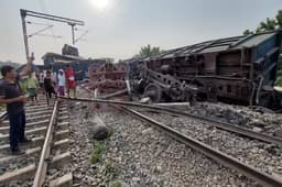 ओडिशा के जाजपुर में बड़ा ट्रेन हादसा : मालगाड़ी की चपेट में आने से 6 मजदूरों की मौत, मुआवजे का ऐलान