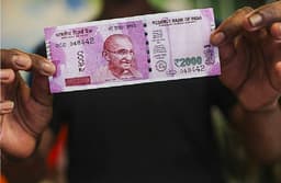 2000 indian Note- जानें अब इनका क्या होगा इनका! आरबीआइ के पास आए करीब 50 फीसदी 2000 के नोट