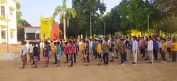महर्षि दयानंद के 200वें जन्मोत्सव पर वैदिक शिक्षा ले रहे आर्यवीर