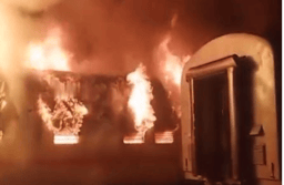 Burning Train: ट्रेन में फटा गैस सिलेंडर, 9 लोगों की मौत, 25 घायल