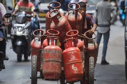 Good News: 200 रुपये सस्ता हुआ LPG गैस सिलेंडर, रक्षाबंधन से पहले सरकार ने दिया तोहफा
