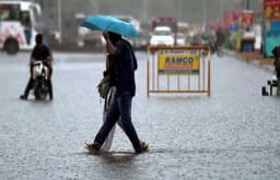 Weather Update: दिल्ली-NCR में बौछारों से मौसम सुहाना, यूपी-बिहार सहित आज 18 राज्यों में होगी झमाझम बारिश