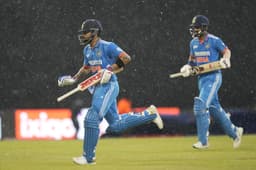 IND vs PAK: भारी बारिश के चलते मैच रुका, भारत ने 2 विकेट खोकर बनाए 147 रन, राहुल और कोहली क्रीज़ पर
