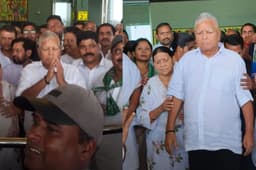 Bihar: बाबा बैद्यानथ के दर्शन के लिए देवघर पहुंचे लालू यादव, पार्टी नेताओं के साथ करेंगे बैठक