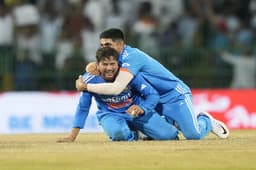 IND vs PAK: कुलदीप यादव की फिरकी में फंसा पाकिस्तान, भारत ने 228 रन से हरा दर्ज़ की ऐतिहासिक जीत