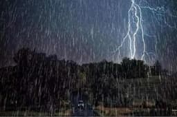UP Weather: रायबरेली,लखीमपुर खीरी, सीतापुर, लखनऊ में अचानक बदलेगा मौसम, बादल गरज के साथ बिजली गिरने का Alert