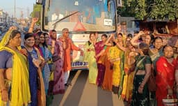नारी शक्ति वंदन विधेयक के पास होने पर पीएम मोदी का आभार जताने महिलाएं दिल्ली रवाना