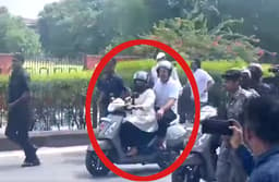 कार छोड़ स्कूटी पर सवार हुए राहुल गांधी, महारानी कॉलेज से मानसरोवर तक किया सफर, देखें वीडियो
