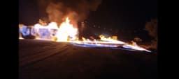 केमिकल से भरा टैंकर आग से धधका, चालक के जिंदा जलने की आशंका