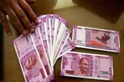 2,000 रुपए के नोट बदलने का आज आखिरी मौका, जानिए डेडलाइन मिस होने पर क्या होगा
