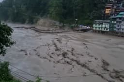 सिक्किम में फटा बादल: 23 सैनिक लापता, कई वाहन कीचड़ में डूबे, बंगाल सहित इन राज्यों में भारी बारिश का अलर्ट