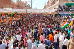 जयपुर में महाधरना: बाजार बंद कर व्यापारियों के साथ बड़ी चौपड़ पर जुटा सर्व समाज, पुलिस के फूले हाथ-पैर