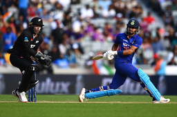 IND vs NZ: श्रेयस अय्यर की बेहतरीन पारी, भारत ने न्यूज़ीलैंड को दिया 307 रनों का लक्ष्य