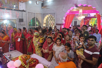 चैत्र नवरात्र: घर-घर हुई कुलदेवी की पूजा, महाष्टमी पर मंदिरों में लगा भक्तों का
तांता