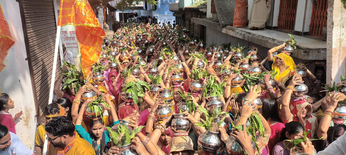 भगवान परशुरामजी की शोभायात्रा में उमड़े लोग, गुंजायमान हुए जयकारे पुष्प व ईत्र
की वर्षा से महका यात्रा मार्ग