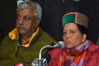 हिमाचल में CM कौन? कांग्रेस की मीटिंग से पहले प्रतिभा सिंह ने फिर चेताया, देंखे Video