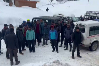 जम्मू-कश्मीर में गुलमर्ग के अफरवात चोटी पर हिमस्खलन, 2 विदेशी नागरिकों की मृत्यु, 19 बचाए गए