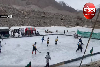 लद्दाख में भारतीय जवानों ने खेला आइस हॉकी मैच, देखें वीडियो