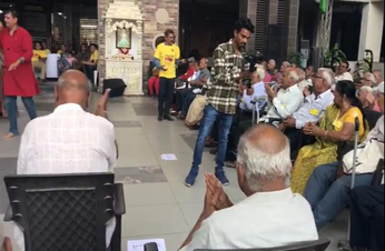 VIDEO: होली गीतों के साथ बुजुर्गों ने खेली अंत्याक्षरी