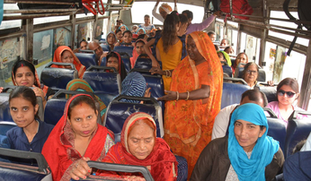 रोडवेज बसों में मुफ्त यात्रा से खिले महिलाओं के चेहरे, देखे वीडियो
