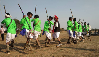 गेर नृत्य में दिखी आदिवासी संस्कृति