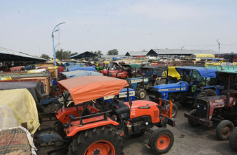 देखें वीडियों: किसान प्लेटफार्म पर व्यापारियों का दबदबा, अब नोटिस की तैयारी