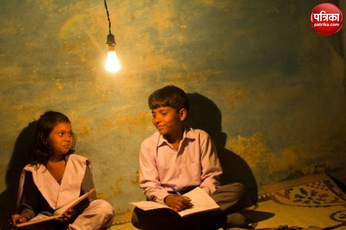 Video: 65 घंटे बाद आई बिजली, तो लोगों ने बाजा बजाकर मनाई खुशी