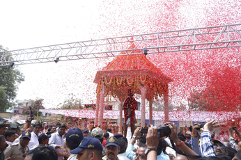 मुख्यमंत्री शिवराजङ्क्षसह चौहान ने स्वर्गीय नंदकुमार ङ्क्षसह चौहान की प्रतिमा का अनावरण किया