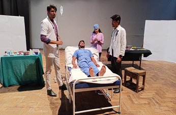 नाटक 'द हॉस्पिटल ' में दशाई जिंदगी के प्रति सकारात्मक सोच