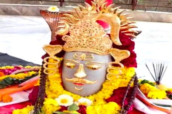 video; NRI महिला ने मुस्लिम धर्म छोड़ अपनाया हिन्दू धर्म, 19 तोले सोने का मुकुट भगवान शिव को चढ़ाया