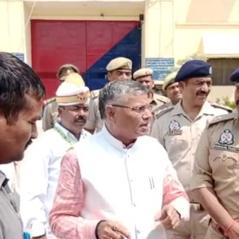 Chitrakoot news video: मंत्री बोले पेशेवर अपराधी को कोई छूट नहीं