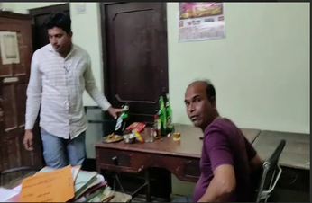 देखें Video...वन कर्मियों ने दफ्तर में छलकाए जाम, की शराब पार्टी