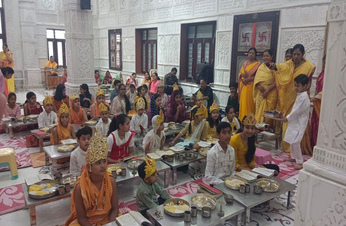 महावीर जयंती: संस्कार पाठशाला में भगवान महावीर की पूजा