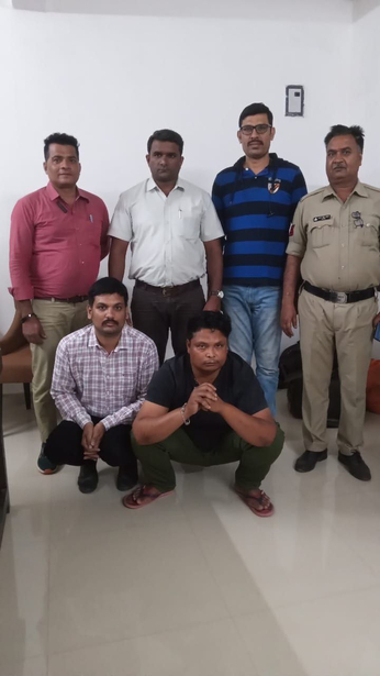 मुंबई पुलिस ने राजनगर से साइबर ठगों को बैक खाता उपलब्ध कराने वाले दो आरोपी किए गिरफ्तार