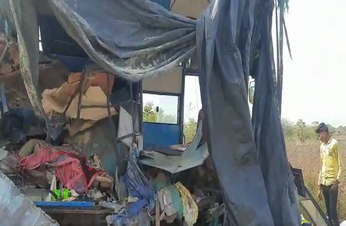 मक्सी-उज्जैन मार्ग दरगाह के पास ट्राले और बस में भिड़ंत :एक ही परिवार की दो महिलाओं समेत चार की मौत, 15 से ज्यादा घायल