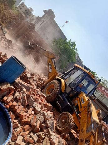 Video..... अहमदाबाद में चार अवैध निर्माण ढहाए