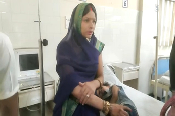 Sonbhadra video: शक्तिनगर से वाराणसी आ रही रोडवेज बस पेड़ से टकराई, दर्जनों यात्री घायल