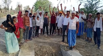 video: माइनर निर्माण से रास्ता हुआ बाधित, ग्रामीणों ने एक घंटे तक जताई नाराजगी