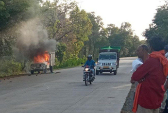 video story- युवक की मौत के बाद आक्रोशित ग्रामीणों ने वाहन में लगाई आग