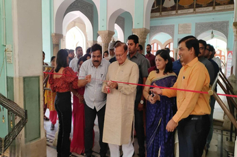 जयपुर के अल्बर्ट हॉल में देखिए हथकरघा उत्पाद, देखने पहुंचे मंत्री